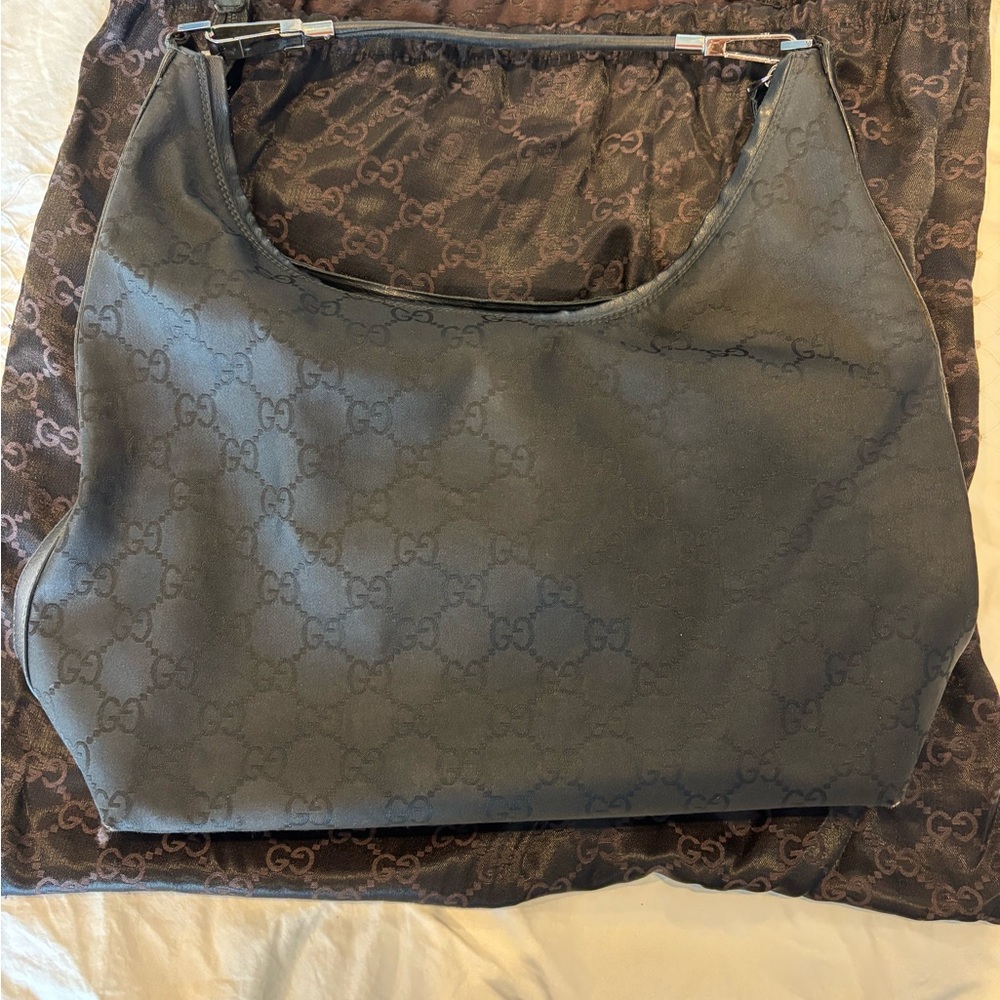 Gucci Black Monogram Shoulder Bag - Picture 3 of 8